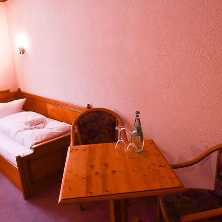 Hotel Gaestehaus Linde Mörnsheim Extérieur photo